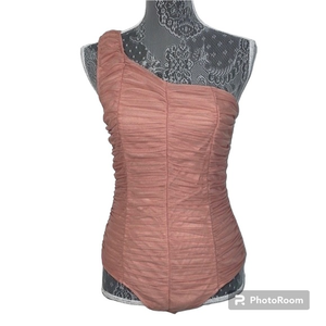 Le Lis Collection blush pink ruched one shoulder bodysuit. Size Large.New w/tags